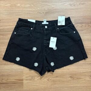 Forever 21 Premium Black Daisy Embroidered Denim Shorts